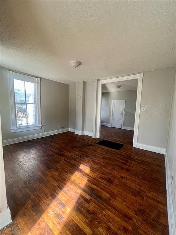 1113 Corby St Saint Joseph, MO 64501 - Thumbnail 4