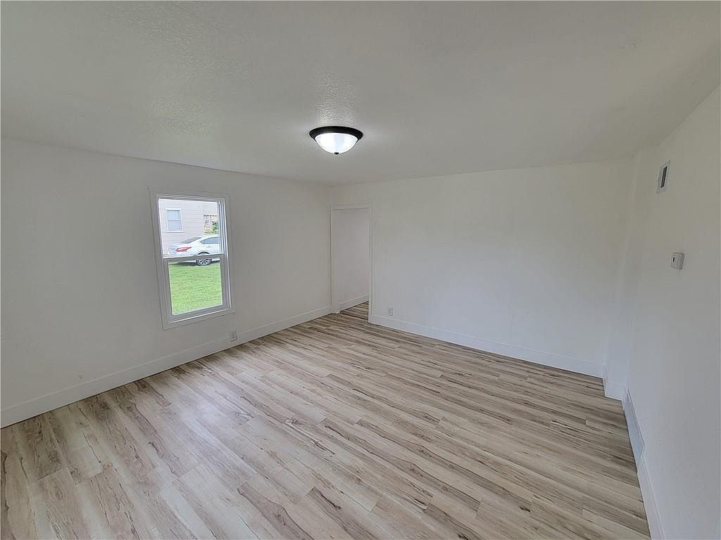 6211 Washington St Saint Joseph, MO 64504 - Thumbnail 4