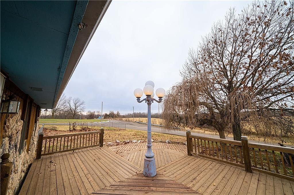 1402 SE Moore Rd Saint Joseph, MO 64504 - Thumbnail 4