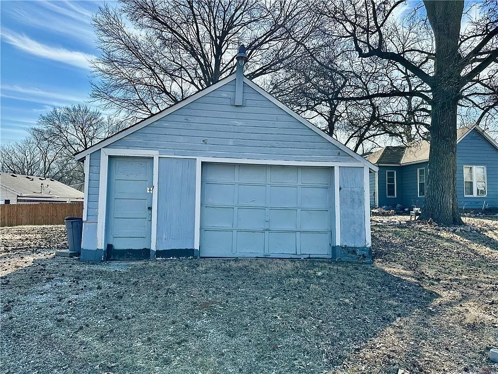 2822 Commercial St Saint Joseph, MO 64503 - Thumbnail 4