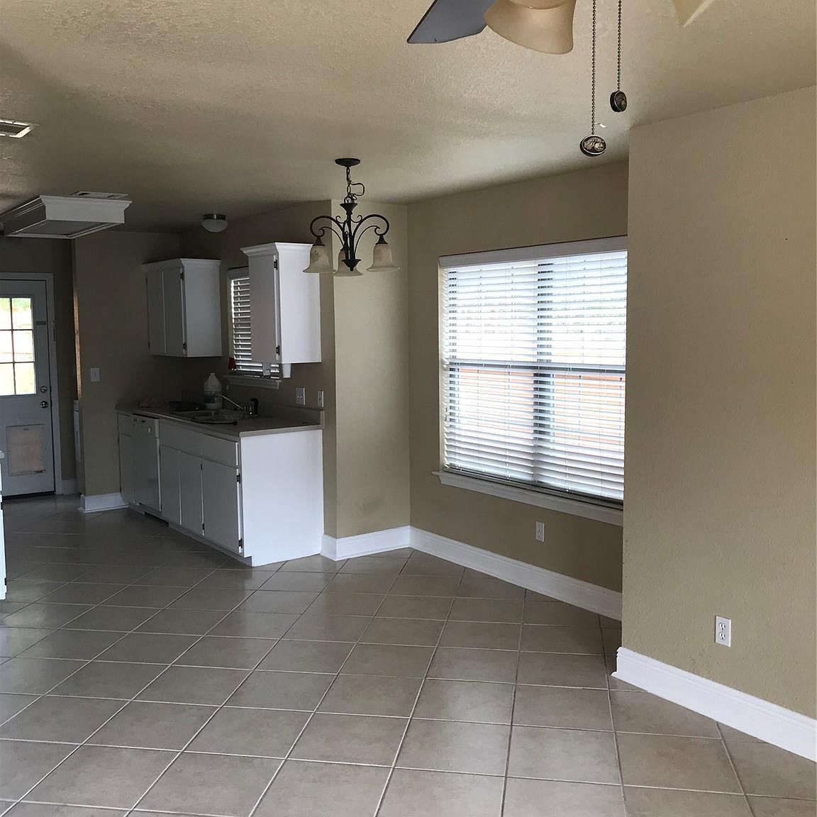 101 & 103 Bolero Way Huntsville, TX 77340 - Thumbnail 4