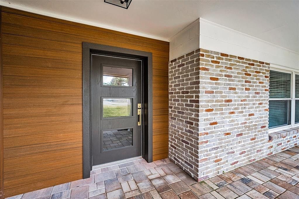 409 S Barbara Ln Tampa, FL 33609 - Thumbnail 4