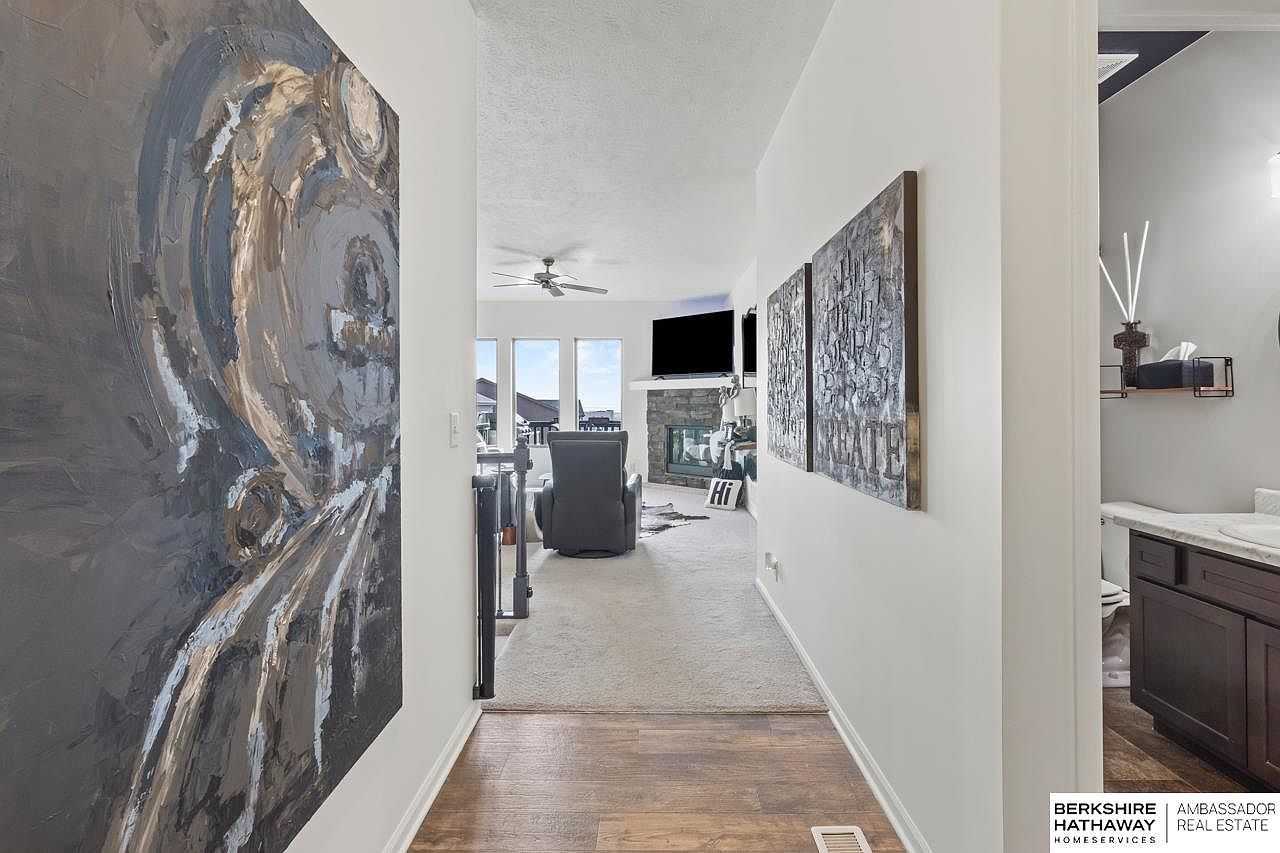 19109 Greenleaf St Omaha, NE 68136 - Thumbnail 4