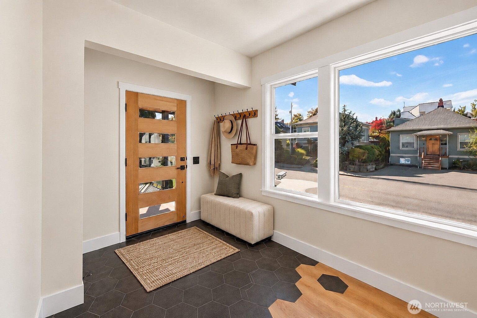 5520 Brooklyn Avenue NE Seattle, WA 98105 - Thumbnail 4
