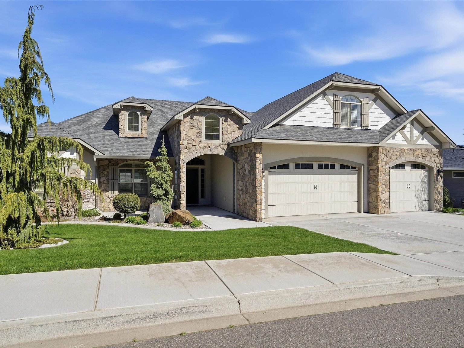 1898 W 52nd Ave Kennewick, WA 99337 - Thumbnail 4