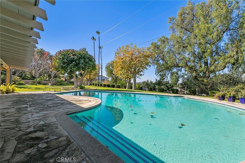 1501 La Loma Dr Santa Ana, CA 92705 - Thumbnail 4