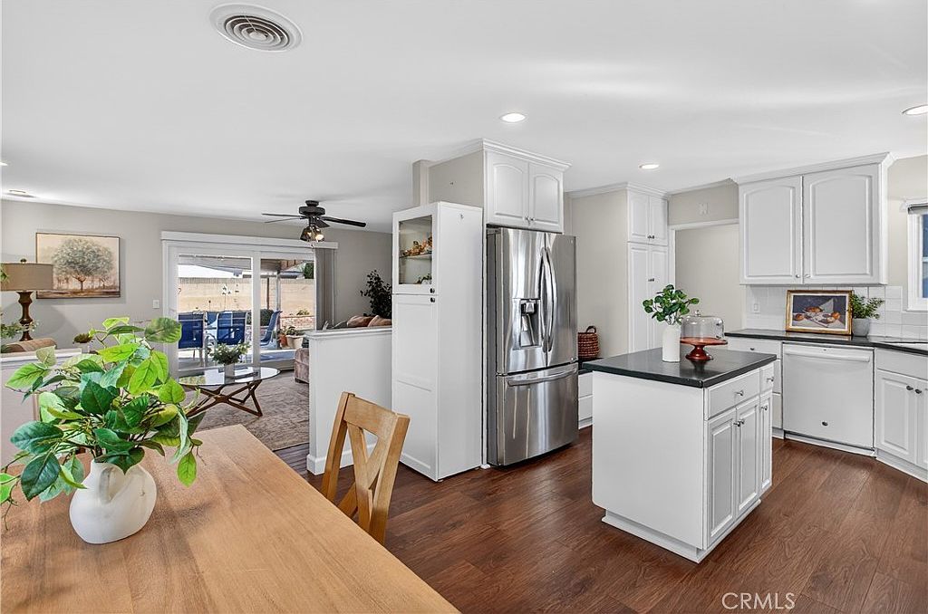 15312 Hanover Ln Huntington Beach, CA 92647 - Thumbnail 4