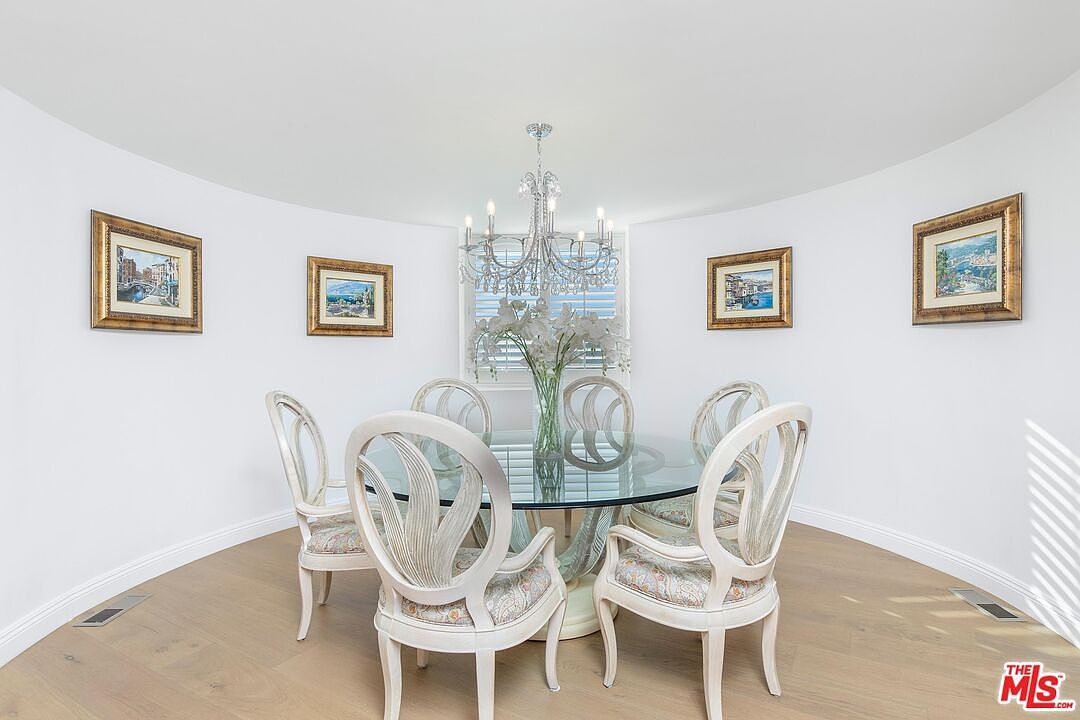 16894 Encino Hills Dr Encino, CA 91436 - Thumbnail 4