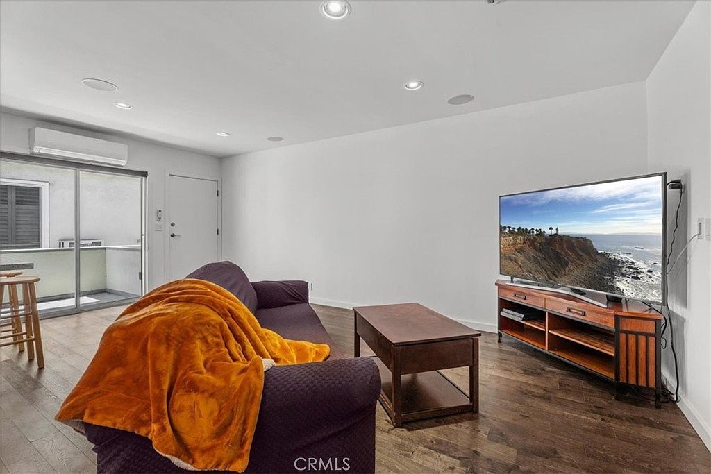 1411 N Hayworth Ave APT 15 West Hollywood, CA 90046 - Thumbnail 4