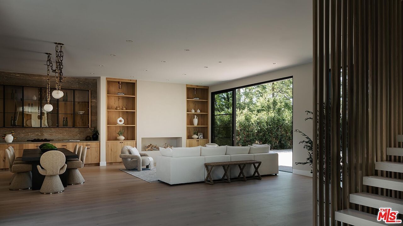 23346 Collins St Woodland Hills, CA 91367 - Thumbnail 4