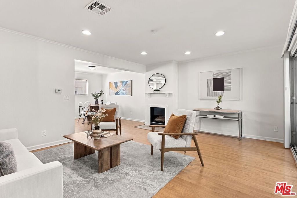 18550 Hatteras St UNIT 14 Tarzana, CA 91356 - Thumbnail 4