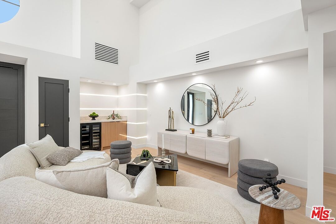 4557 Camellia Ave North Hollywood, CA 91602 - Thumbnail 4