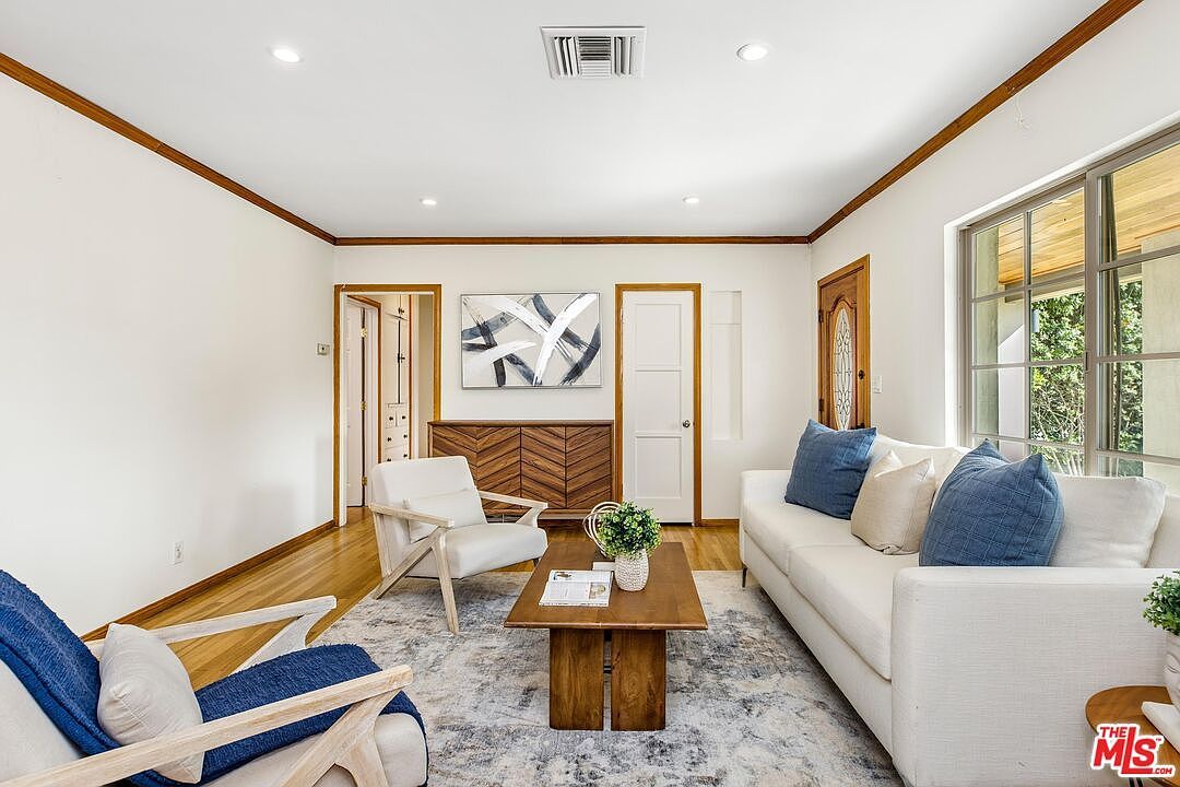 11261 Blix St North Hollywood, CA 91602 - Thumbnail 4