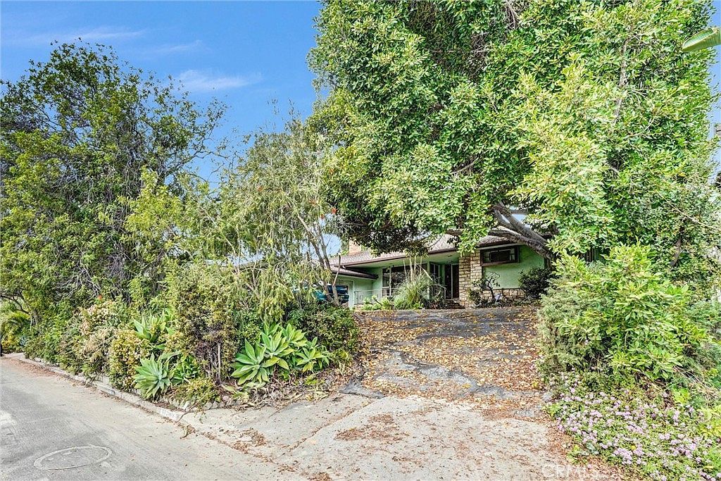 11500 Thurston Cir Los Angeles, CA 90049 - Thumbnail 4