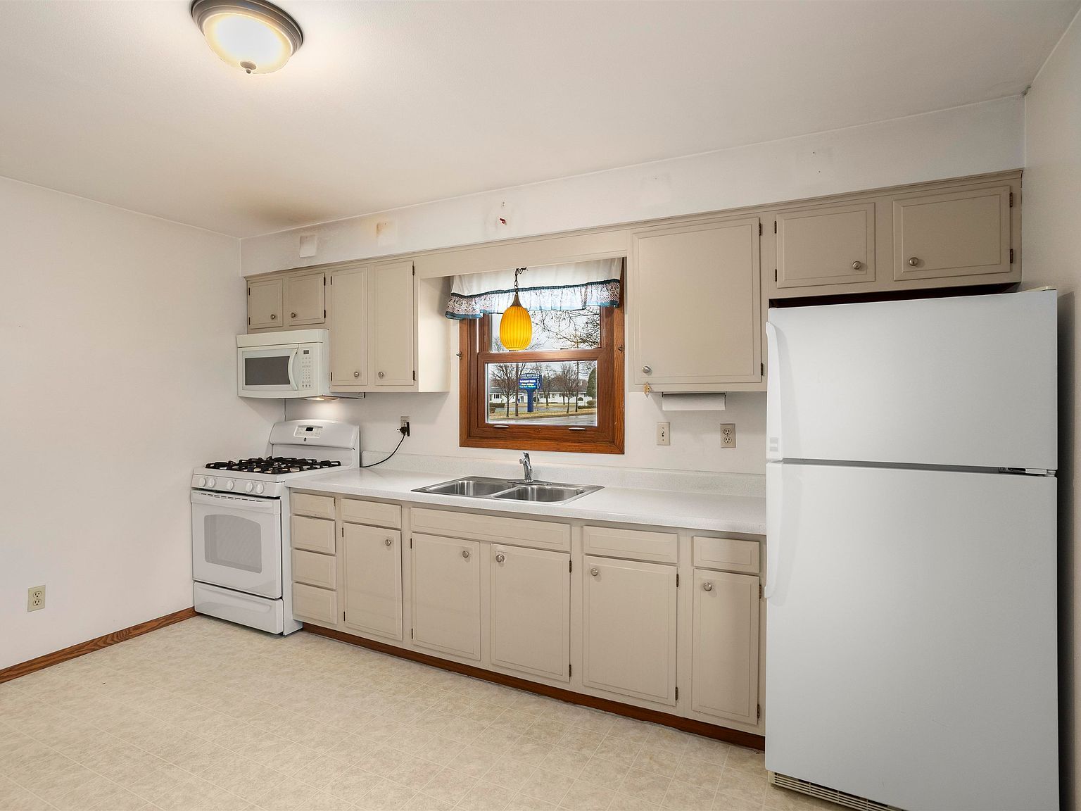 2109 E College Ave Appleton, WI 54915 - Thumbnail 4