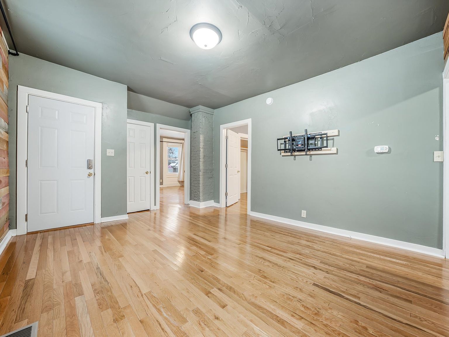 1333 Reed Ave Oshkosh, WI 54901 - Thumbnail 4