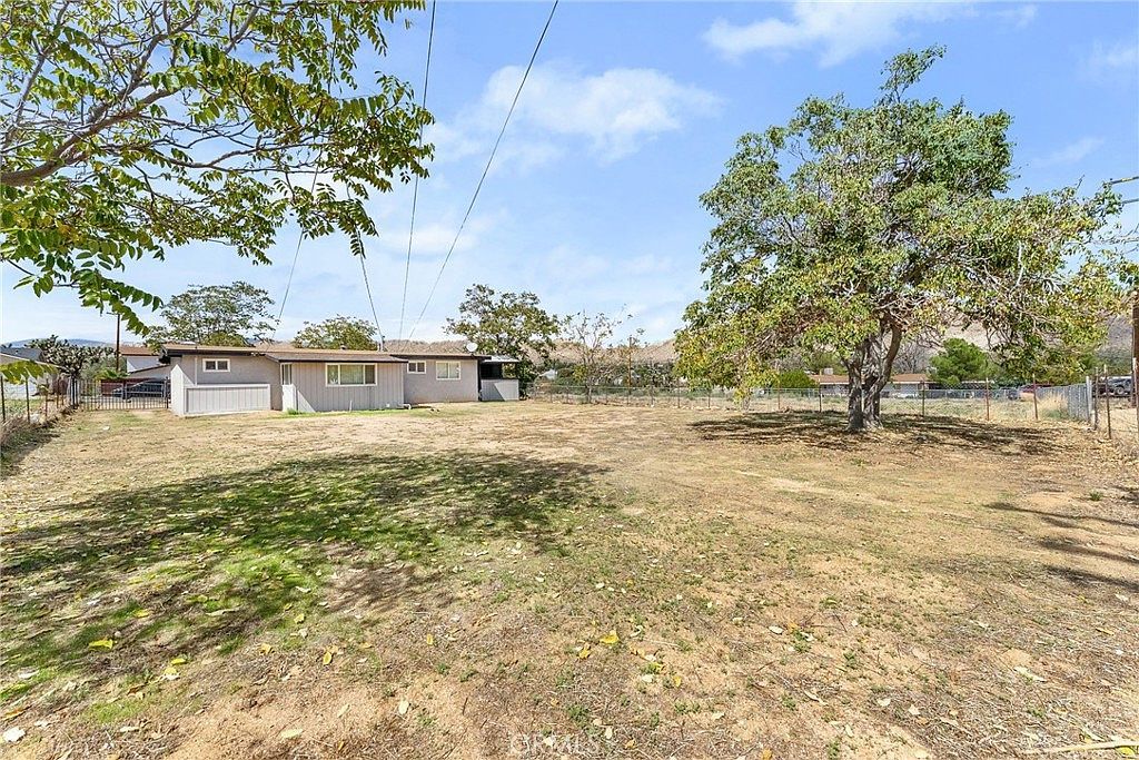 7427 Acoma Trl Yucca Valley, CA 92284 - Thumbnail 4