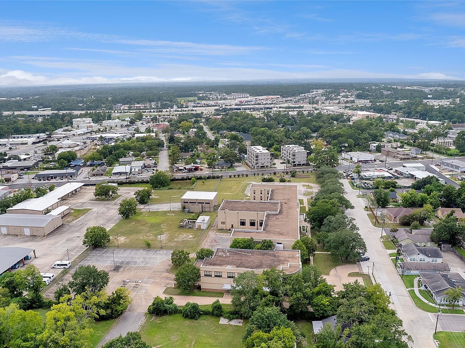 317 W Lewis St Conroe, TX 77301 - Thumbnail 4