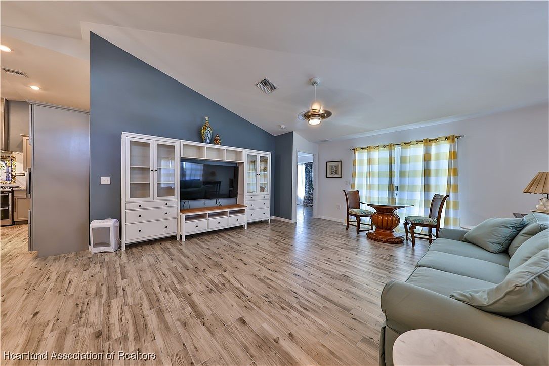 1913 Pine Key Blvd Sebring, FL 33870 - Thumbnail 4