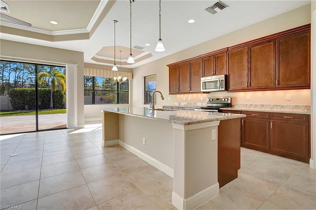 1638 Serrano Cir Naples, FL 34105 - Thumbnail 4