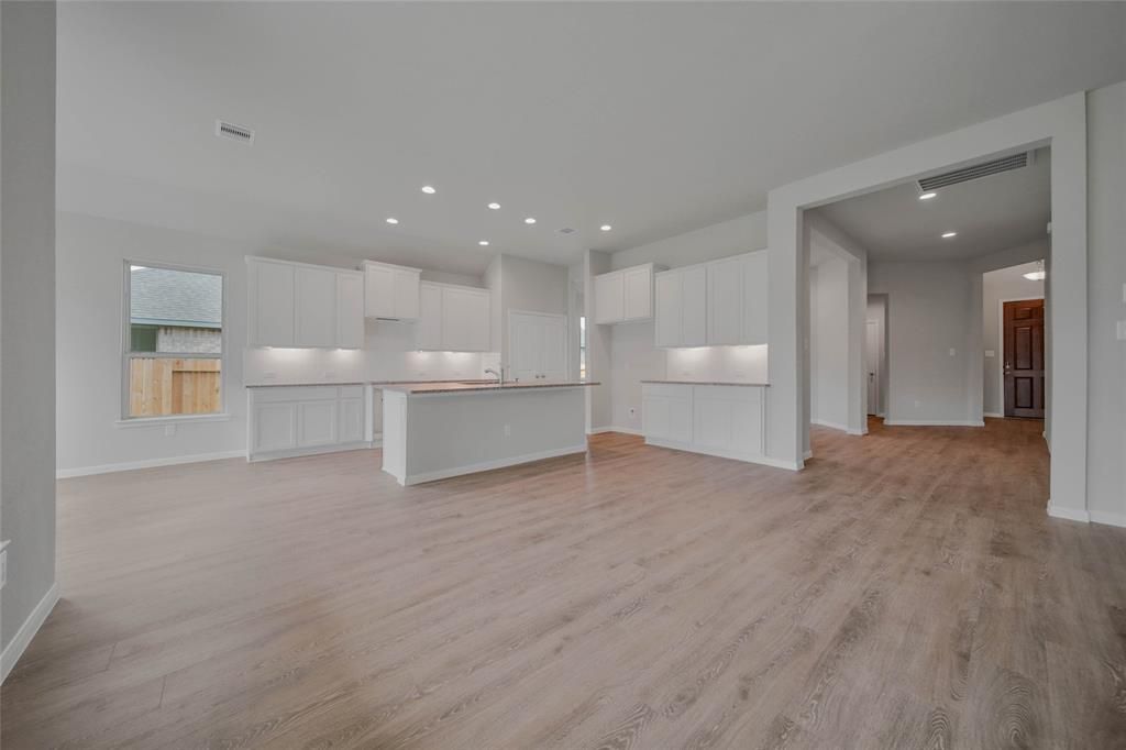 14209 Castolon Court, Conroe, TX, USA, 77384 - Thumbnail 4