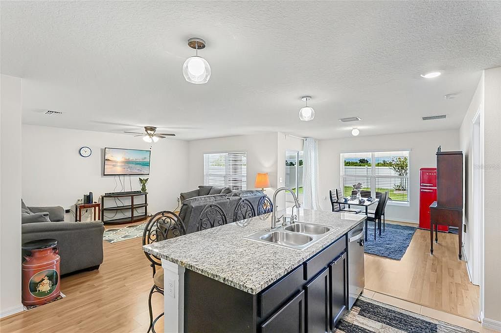 1014 Coastal Hammock Ave Ruskin, FL 33570 - Thumbnail 4