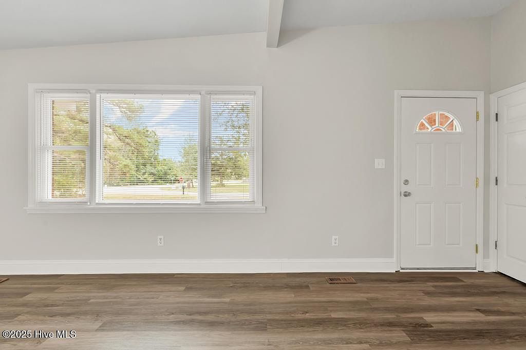 100 Melody Ln Jacksonville, NC 28540 - Thumbnail 4