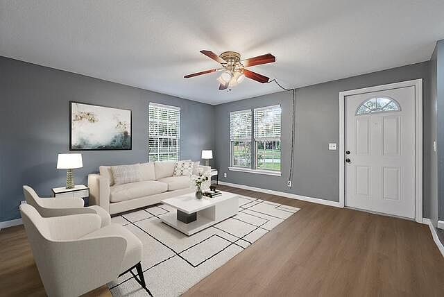 301 Georgian Park Dr Jupiter, FL 33458 - Thumbnail 4