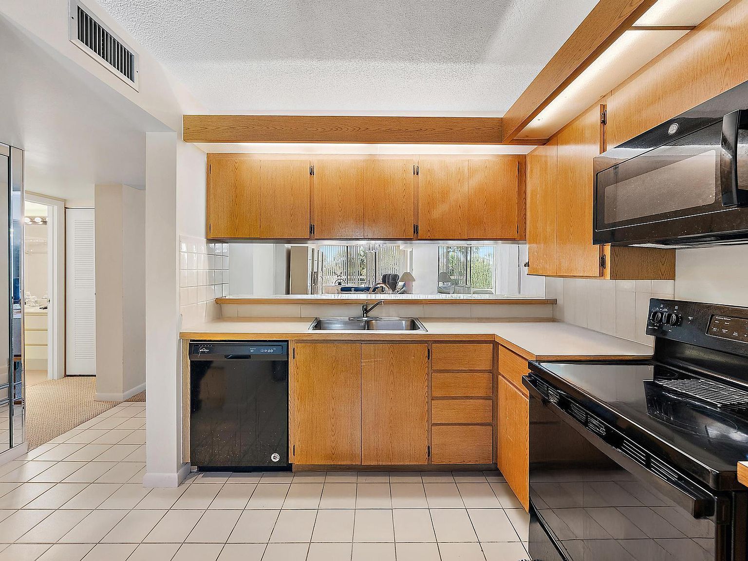 2761 Village Blvd APT 303 West Palm Beach, FL 33409 - Thumbnail 4