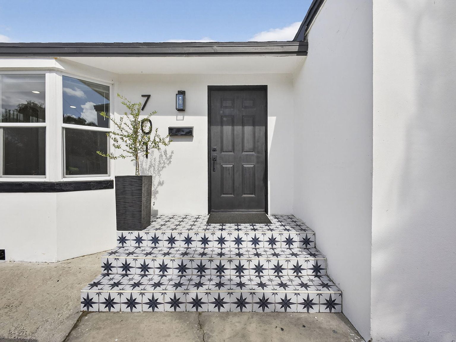 701 37th St West Palm Beach, FL 33407 - Thumbnail 4