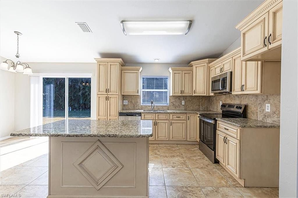 1510 SW 13th Ter Cape Coral, FL 33991 - Thumbnail 4