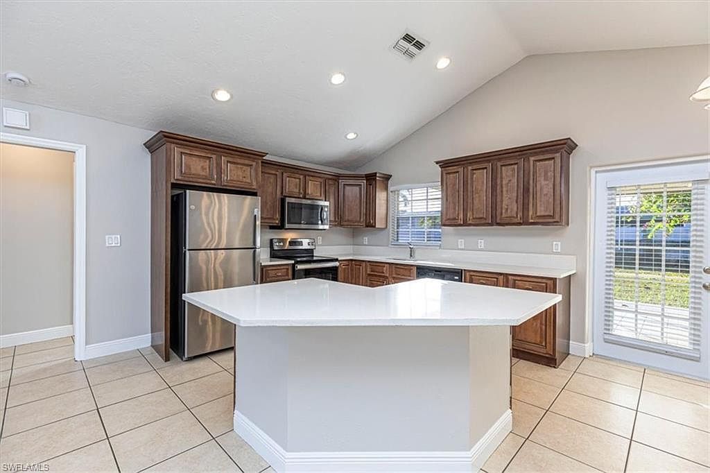 620 SE 11th Ave Cape Coral, FL 33990 - Thumbnail 4