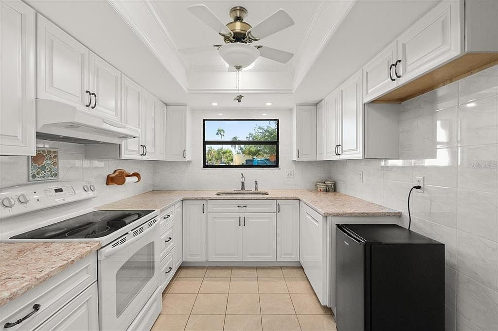 1302 58th St W Bradenton, FL 34209 - Thumbnail 4