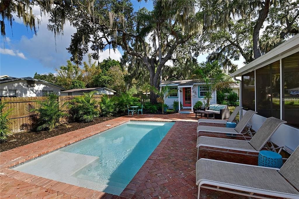 1318 6th St W Palmetto, FL 34221 - Thumbnail 4