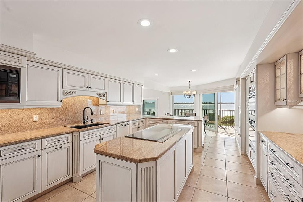 44 Tidy Island Blvd Bradenton, FL 34210 - Thumbnail 4