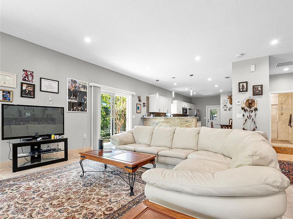 1534 25th St Sarasota, FL 34234 - Thumbnail 4