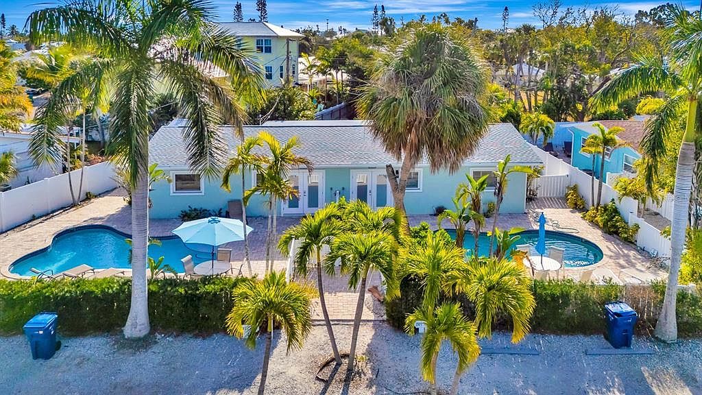 207 75th St #E Holmes Beach, FL 34217 - Thumbnail 4