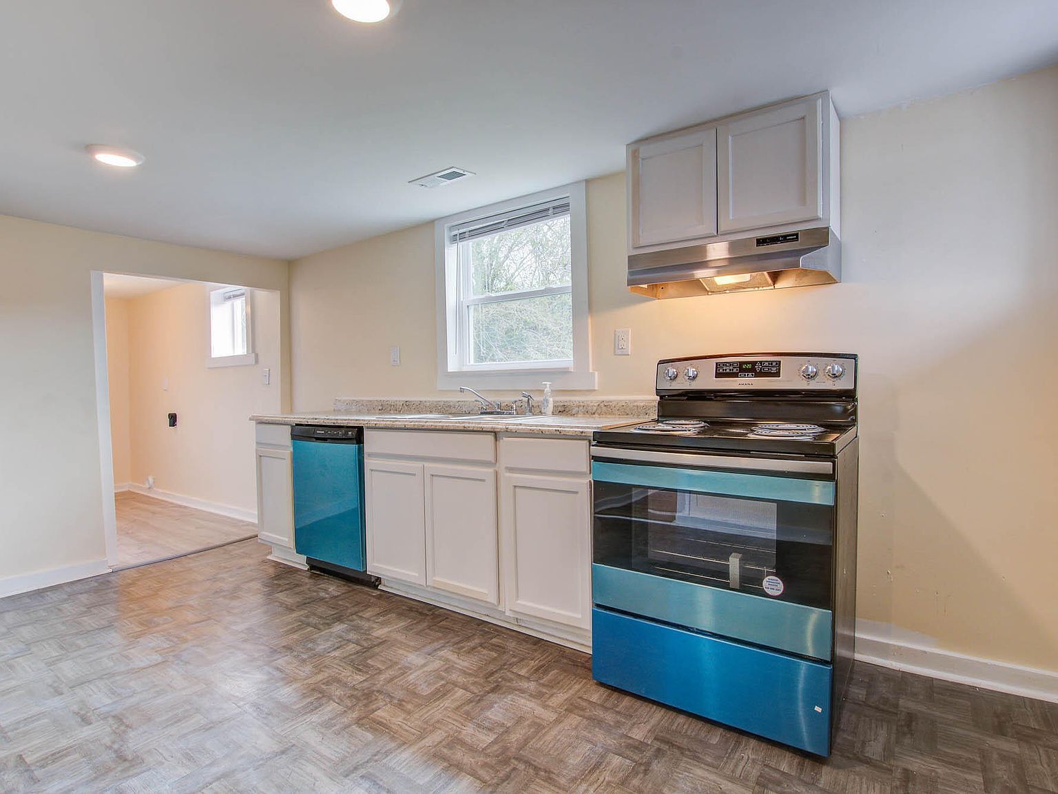 1879 Hampton Ave North Charleston, SC 29405 - Thumbnail 4