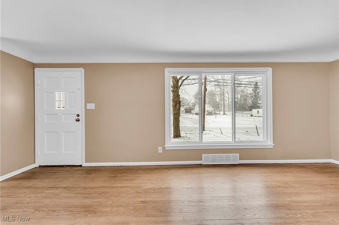 4693 Liberty Rd Cleveland, OH 44121 - Thumbnail 4