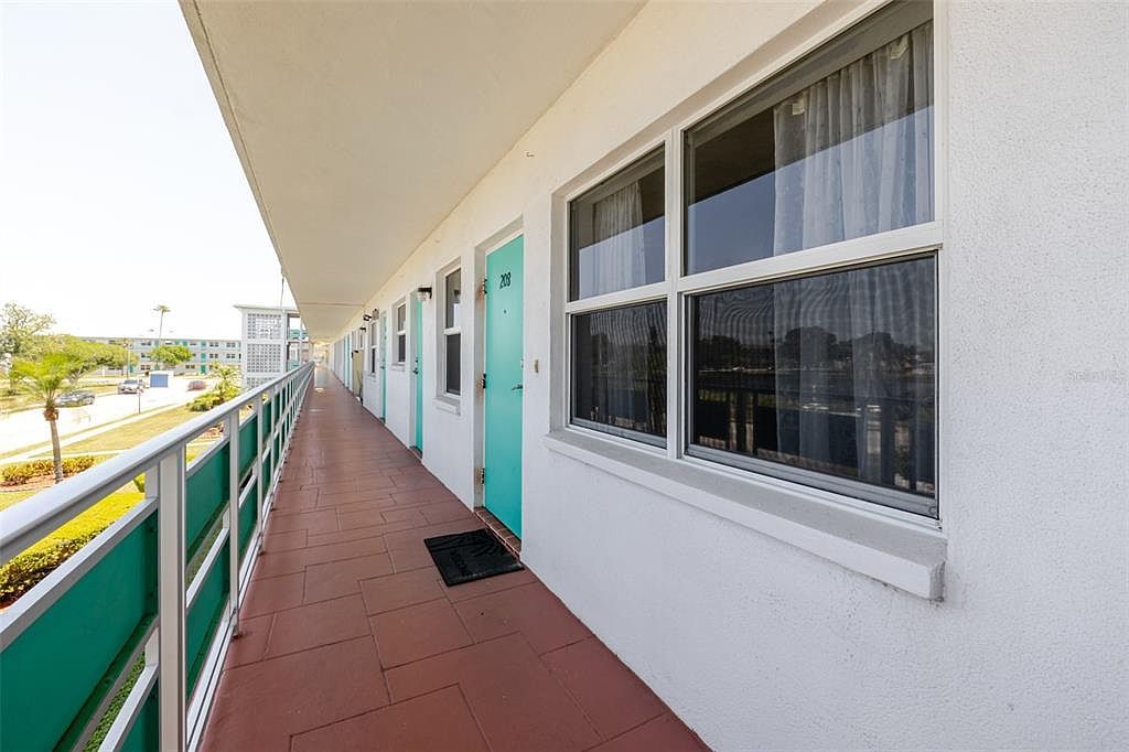1950 59th Ave N APT 208 Saint Petersburg, FL 33714 - Thumbnail 4