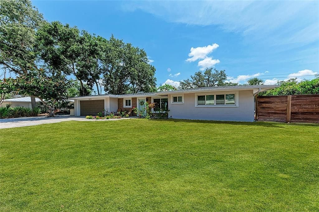 4616 Leeta Ln Sarasota, FL 34234 - Thumbnail 4