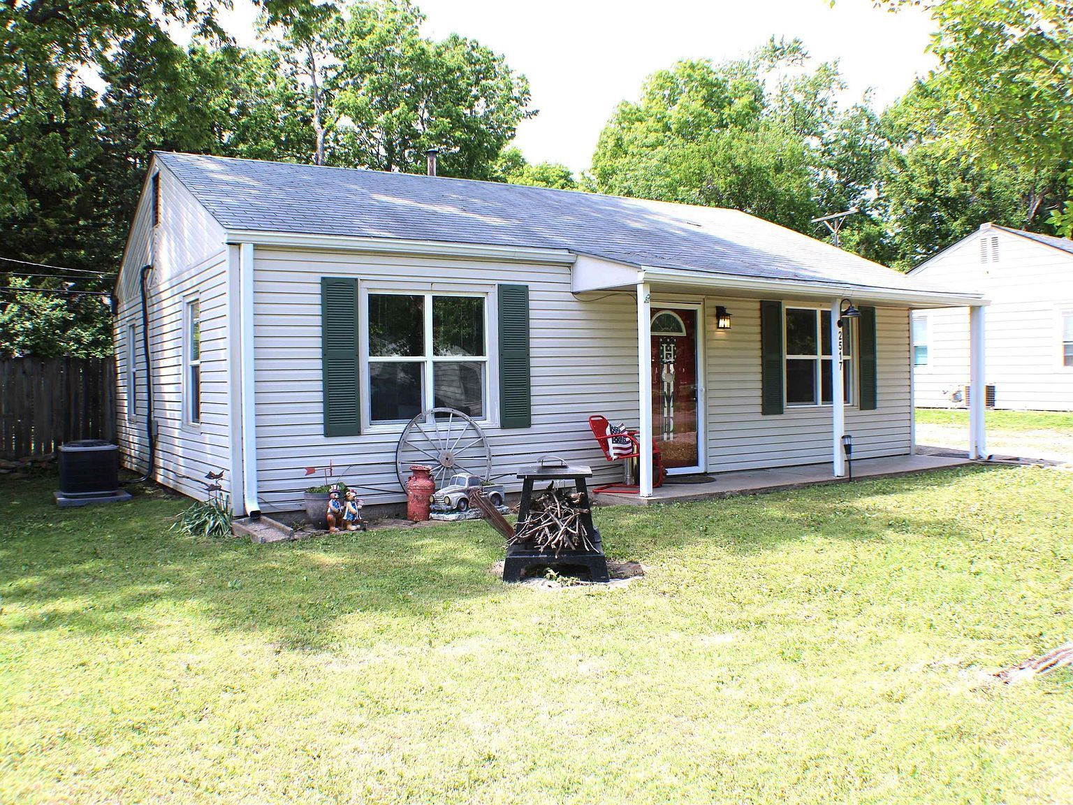 2517 SW Morningside Rd Topeka, KS 66614 - Thumbnail 4