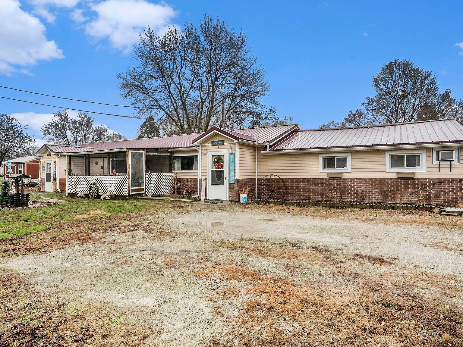 41 N Mill St Laketon, IN 46943 - Thumbnail 4