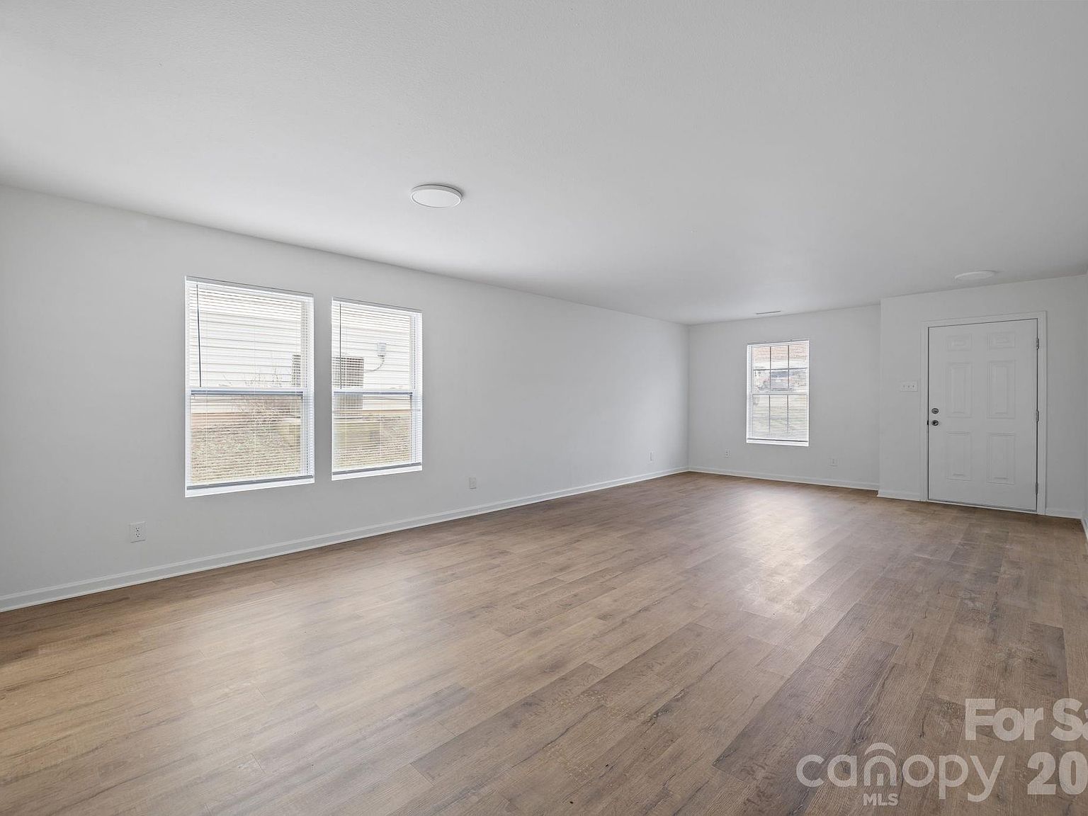 8618 Herons Pond Ct Charlotte, NC 28215 - Thumbnail 4