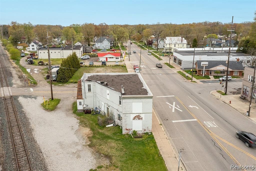 910 Monroe St Carleton, MI 48117 - Thumbnail 4