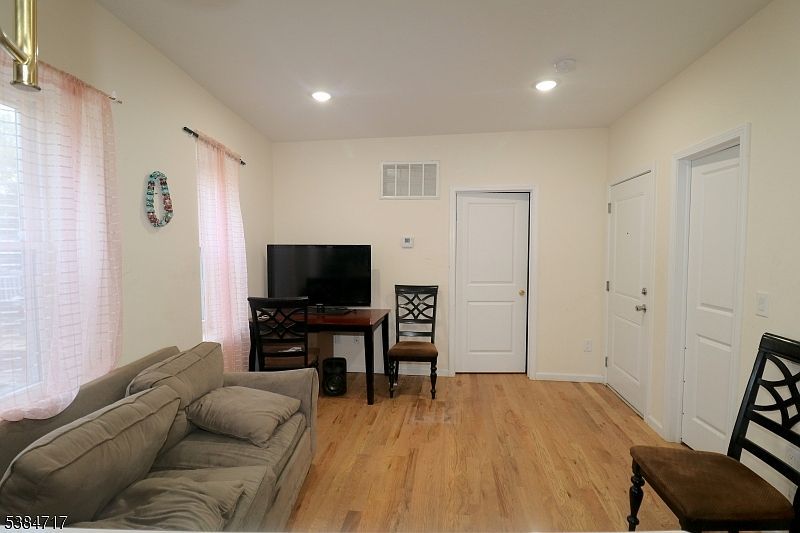 24 Parkhurst St Newark, NJ 07114 - Thumbnail 4