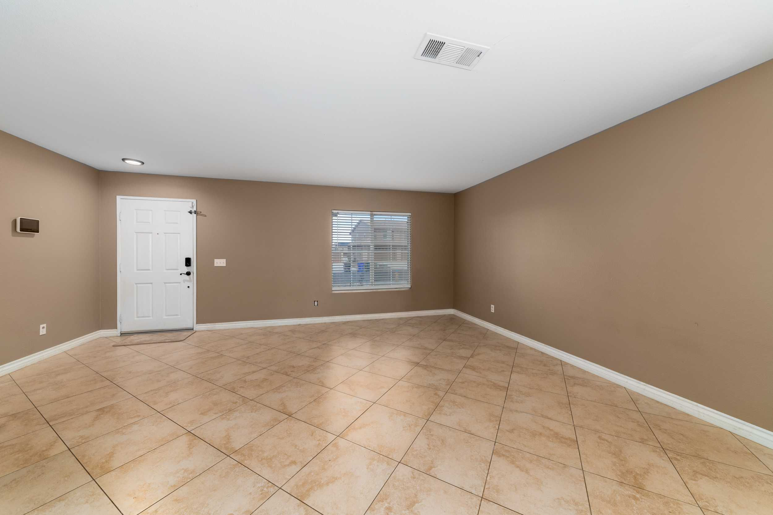 13917 Clydesdale Run Lane, Victorville, CA, USA, 92394 - Thumbnail 4