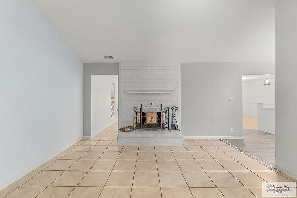 1000 Palm Valley Dr E Palm Valley, TX 78552 - Thumbnail 4