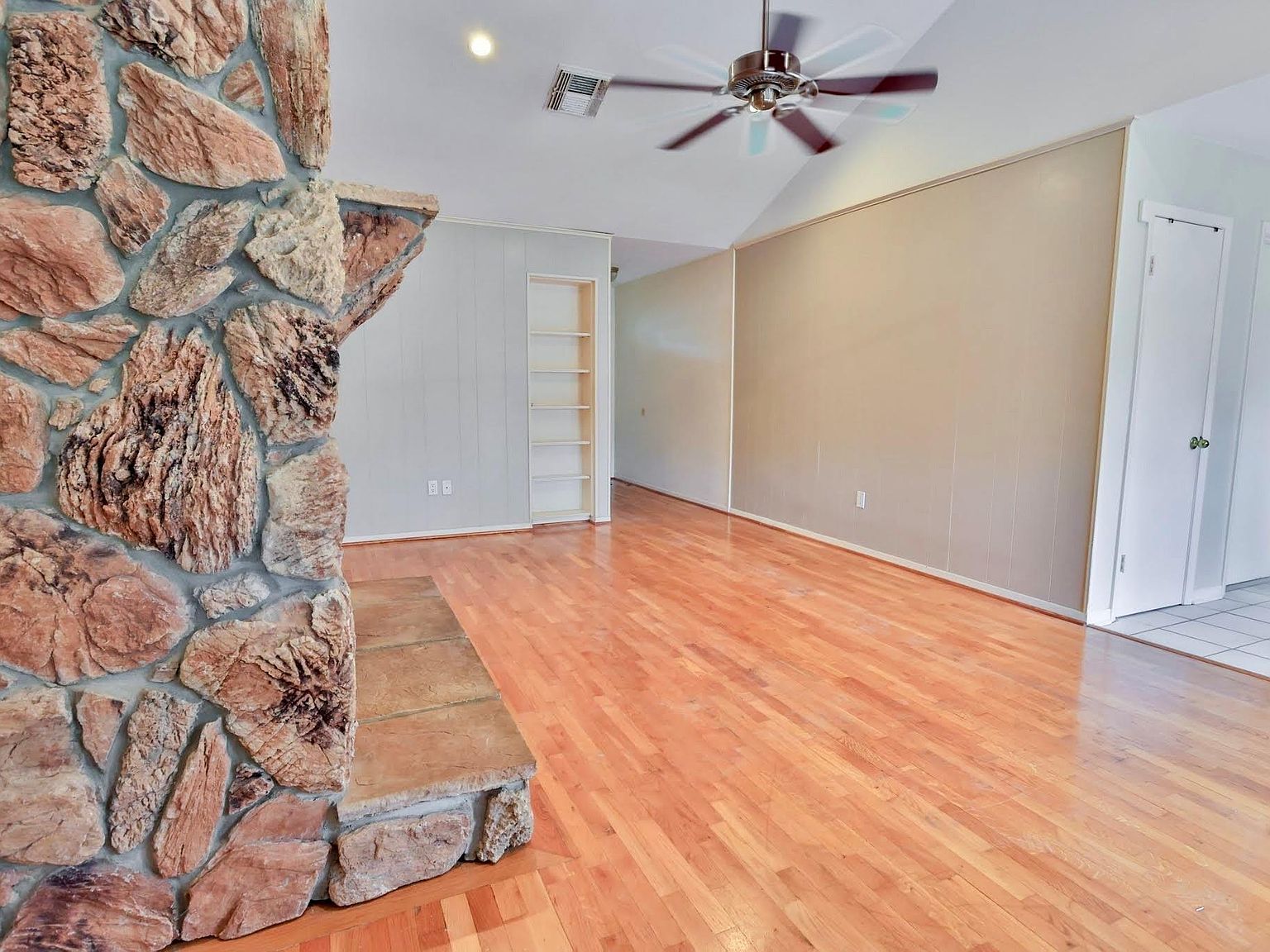 6022 Weeping Willow Rd Houston, TX 77092 - Thumbnail 4