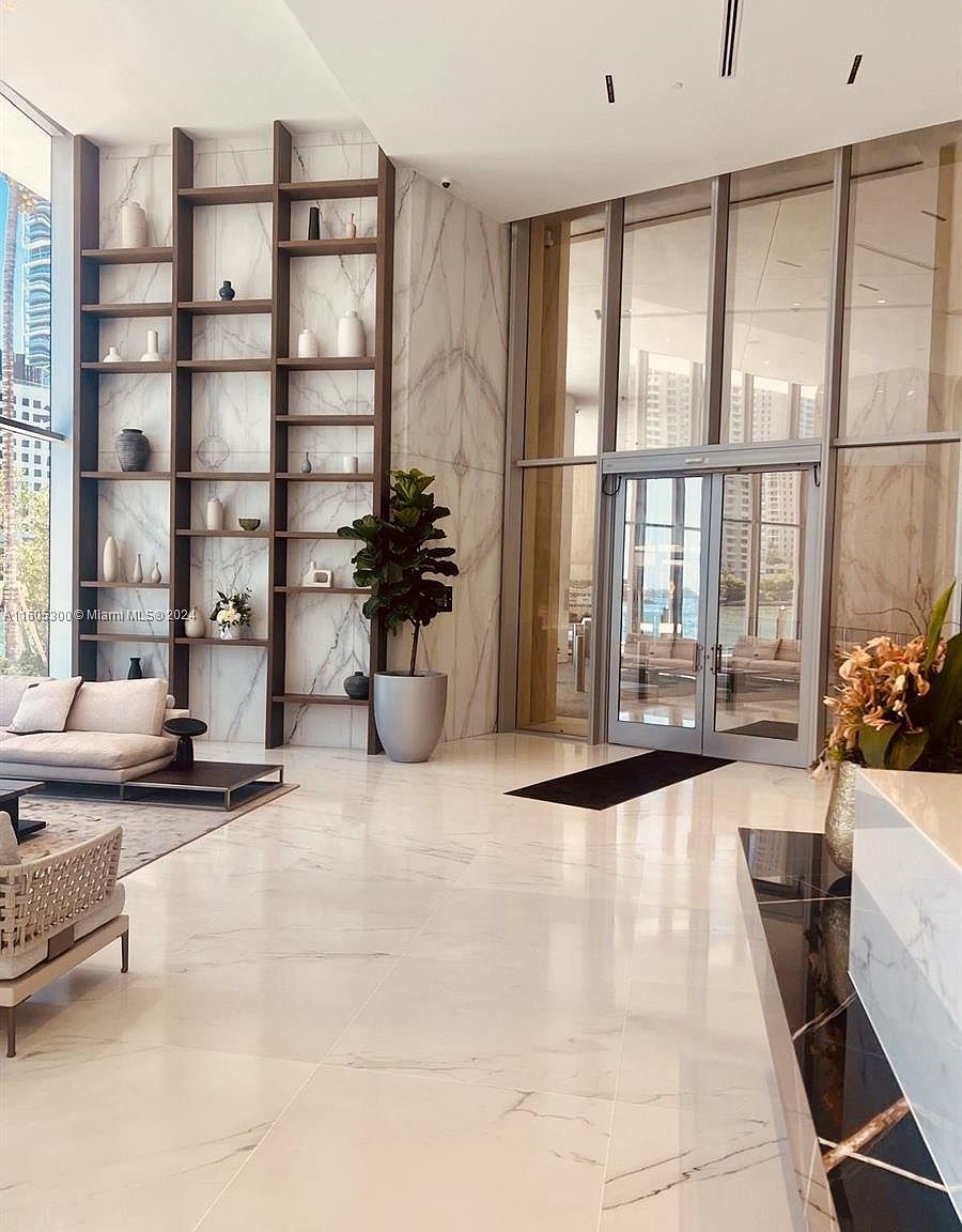 300 Biscayne Boulevard Way #5009 Miami, FL 33131 - Thumbnail 4